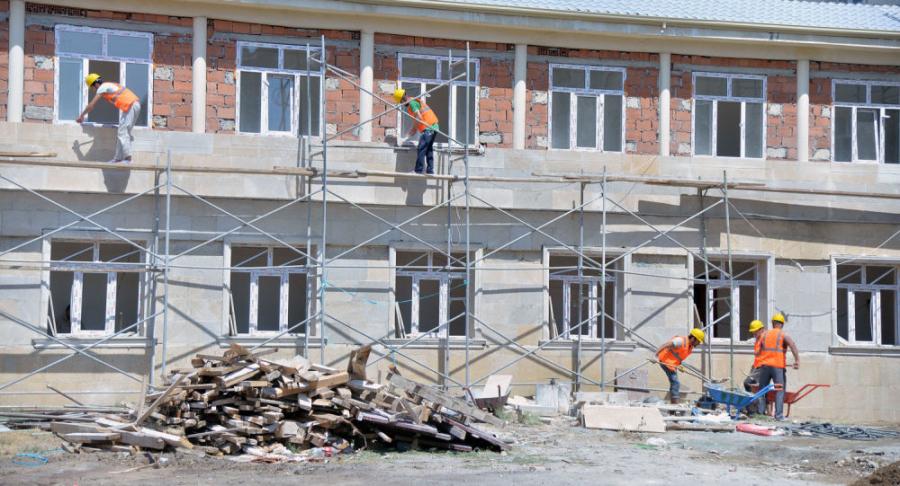 Bakıda 10 məktəbdə tikinti və təmir işləri aparılır