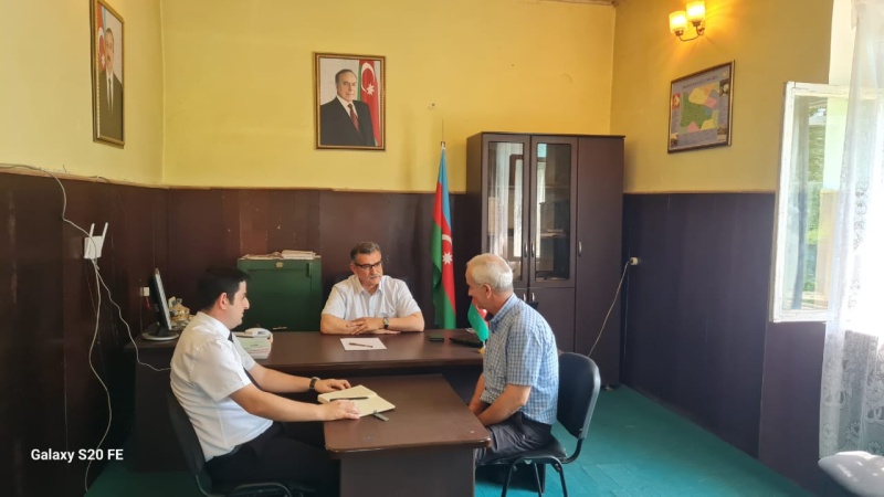 Deputat tətil vaxtı seçicilərlə görüşə getdi - FOTO