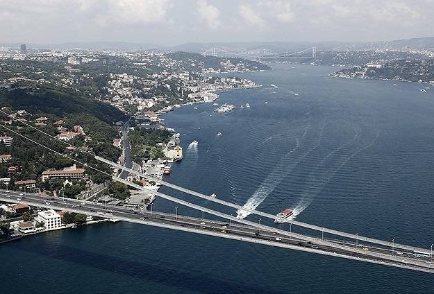 Türkiyə Çanaqqala boğazını bağladı -