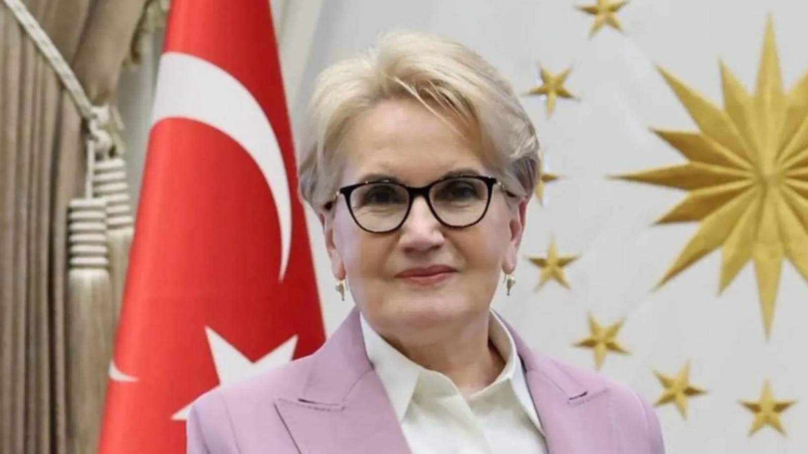 Mən evimdə otururam, siyasətlə əlaqəm yoxdur - Akşener sükutu pozdu