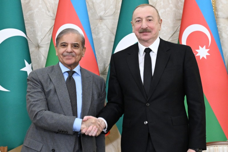 İlham Əliyev Şahbaz Şərifə zəng etdi