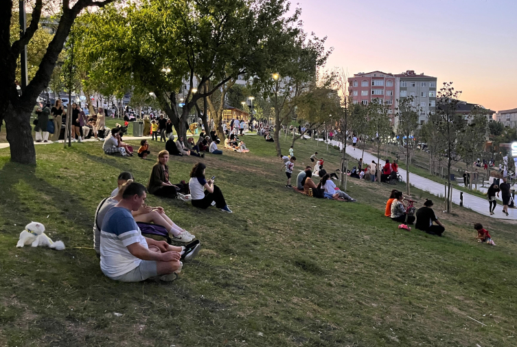Zəlzələdən sonra 4 nəfər dağıntılar altından çıxarıldı