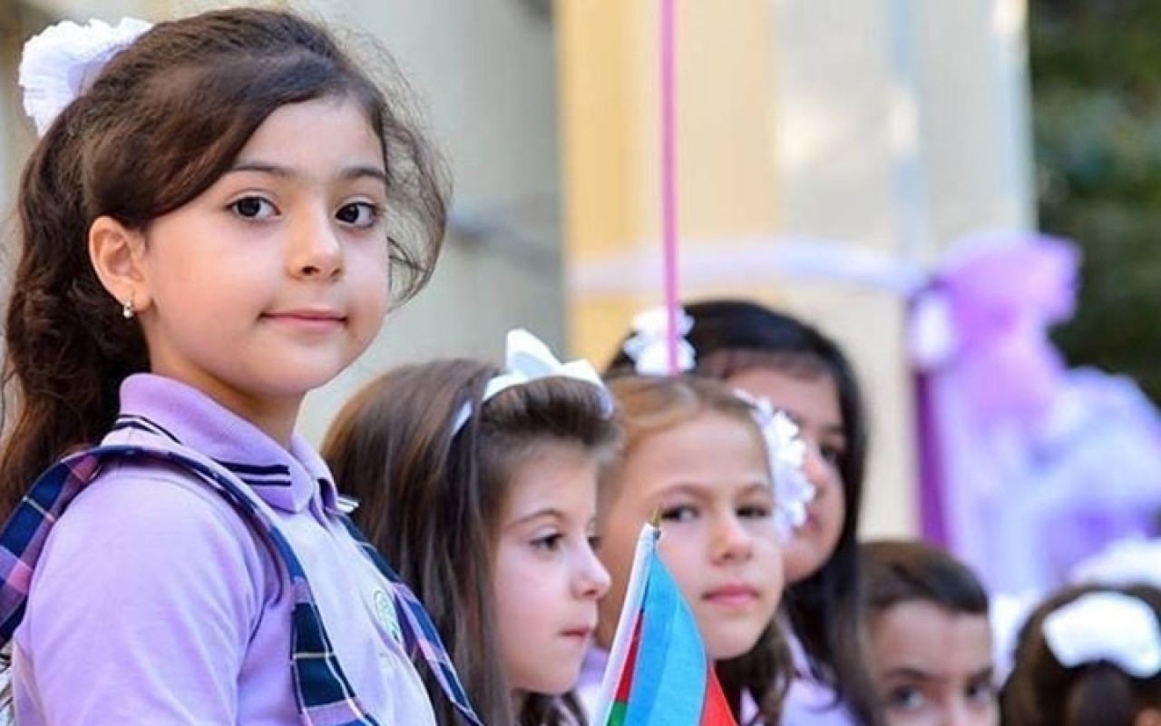 4000-dən çox şagird məktəbini dəyişmək istəyir