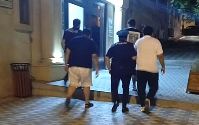 Şəhidlərə hörmətsizlik edənlərin Azərbaycana girişi ömürlük qadağan OLUNSUN!
