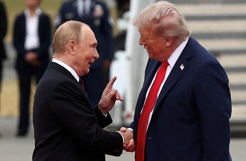 Putin görüşdən sonra onun zəngini gözləyir