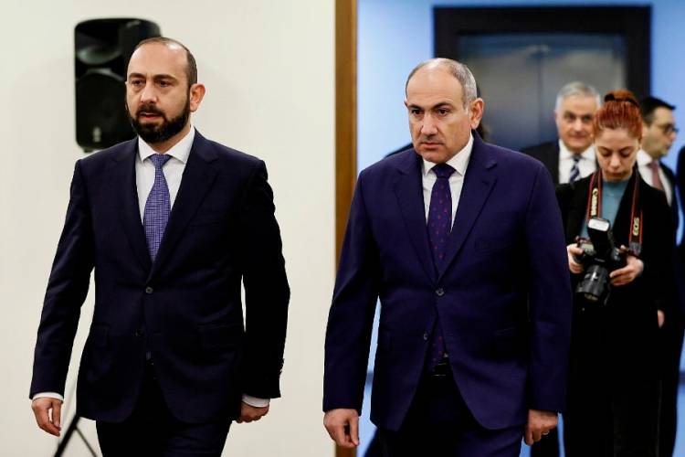 Paşinyan diplomatları Zəngəzura yığır