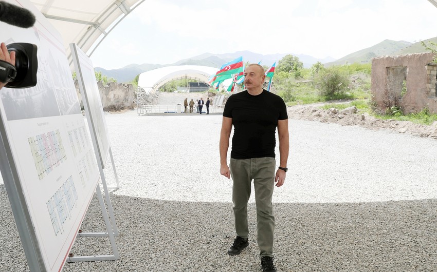 İlham Əliyev Ermənistana pulsuz silah verilməsinin məqsədini açıqladı