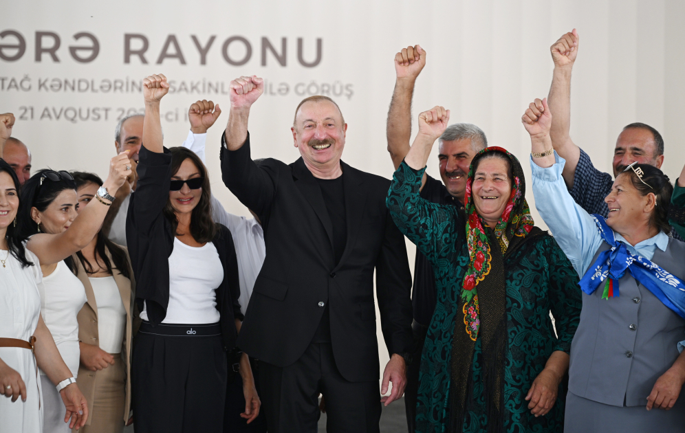 İlham Əliyev və birinci xanım Ağdərə sakinləri ilə görüşdə - FOTOLAR