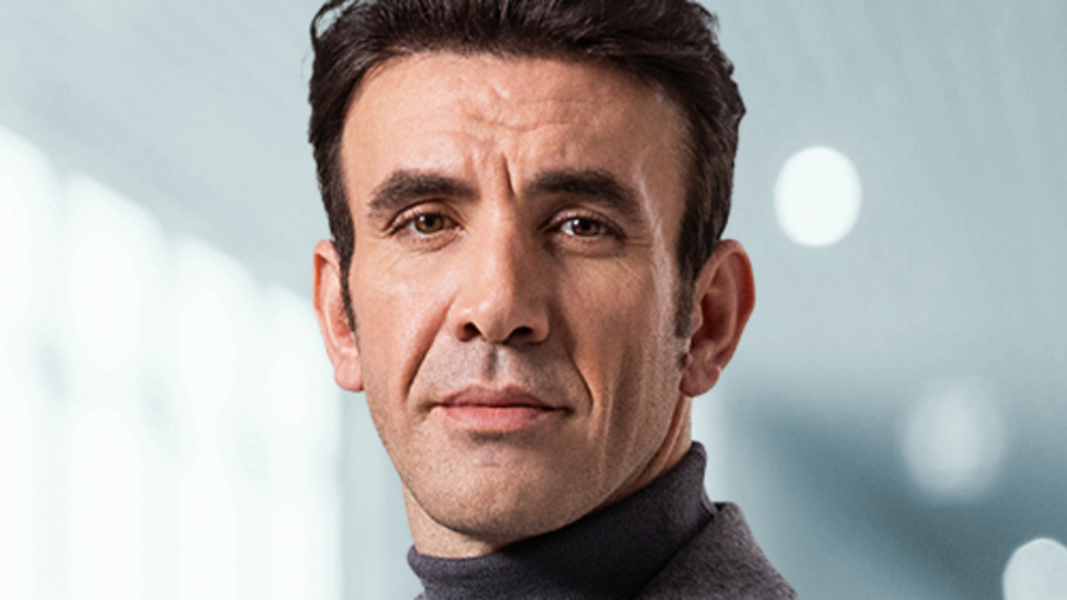 Məşhur aktyordan “təcavüz” iddiasına CAVAB