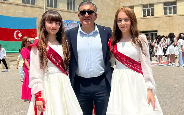 Aktyorun hər iki qızı tələbə oldu