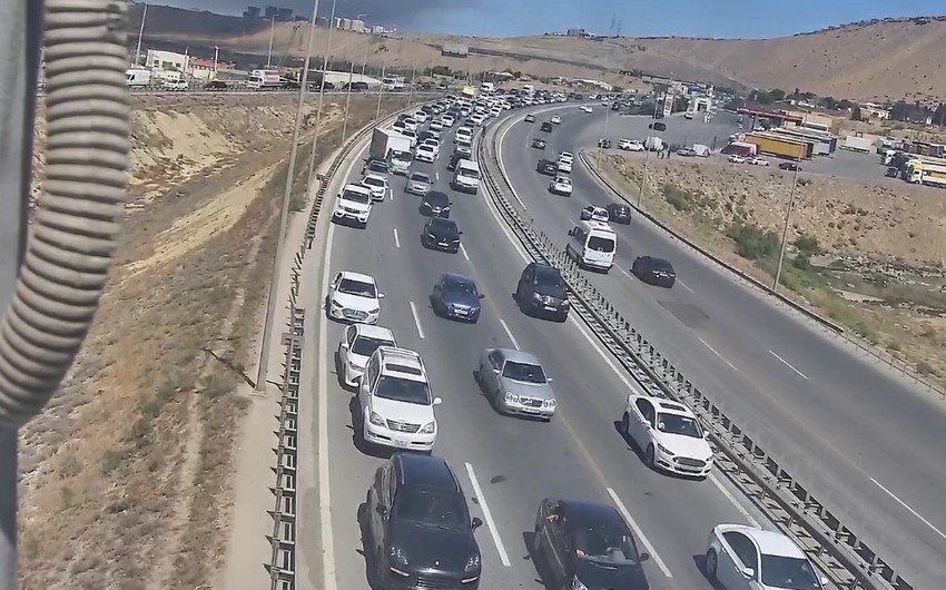 "Sədərək"də yanğın - Kənar Dairəvi yolda sıxlıq yaranıb