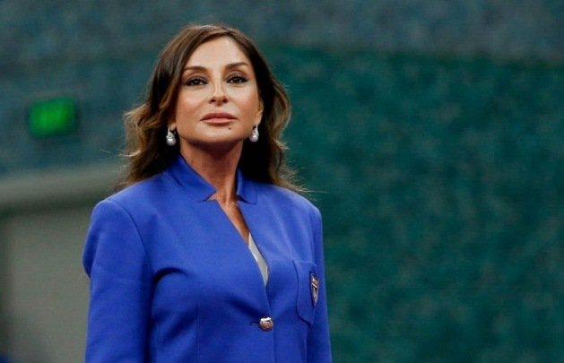 Şərqin nəcibliyini və Qərbin müasirliyini birləşdirən BİRİNCİ XANIM