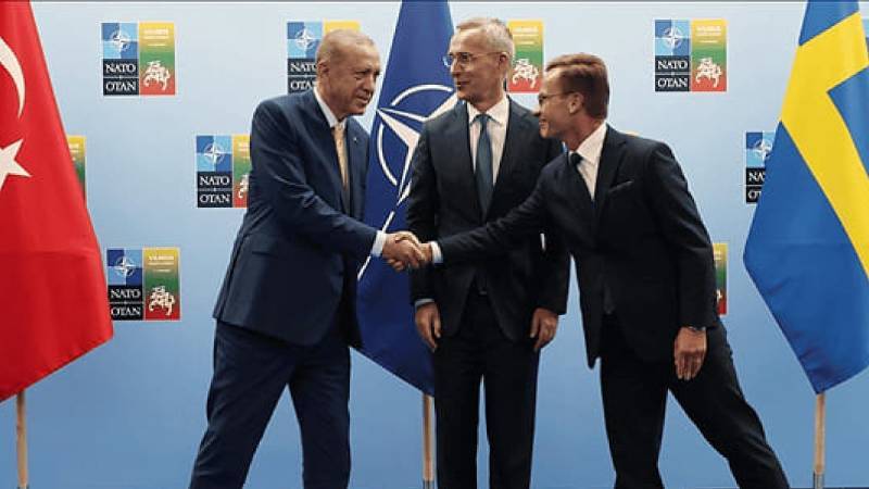 Diplomat NATO-ya aid gizli sənədləri tualetdə unutdu