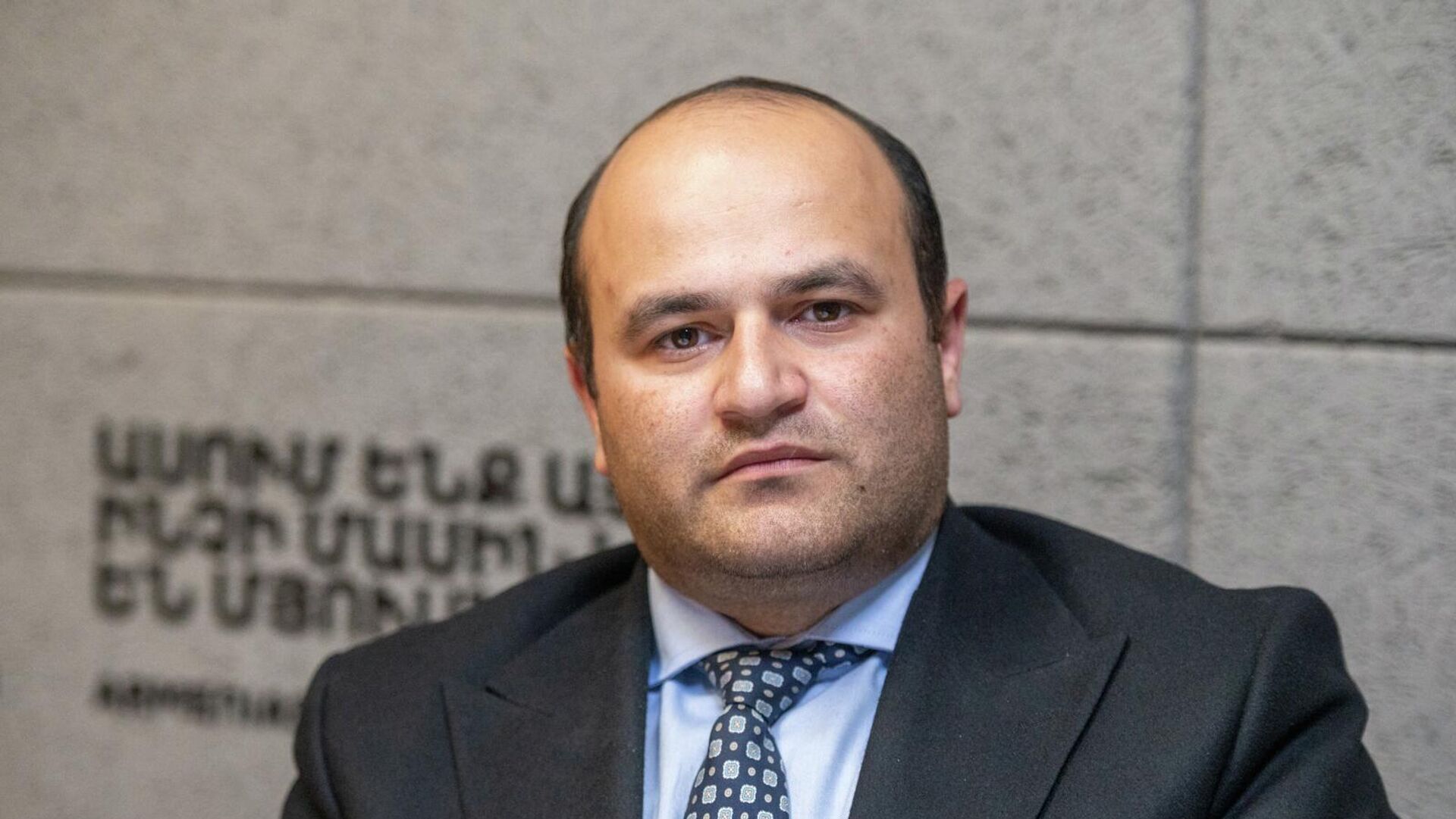 Erməni nazir vəzifədən azad edildi