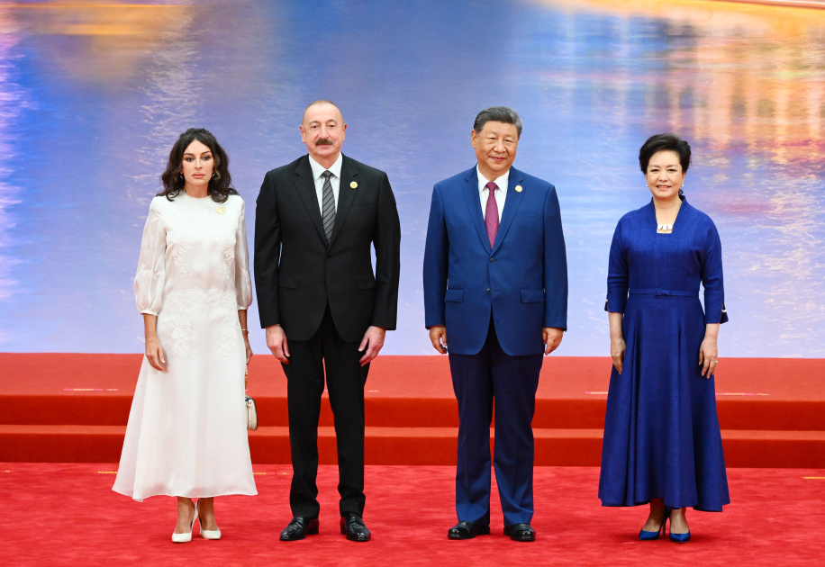 Çin lideri adından dövlət başçılarına ziyafət verilib