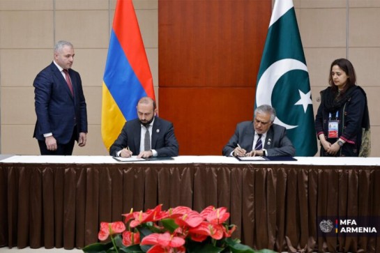 Ermənistan Pakistanla kommünike imzaladı