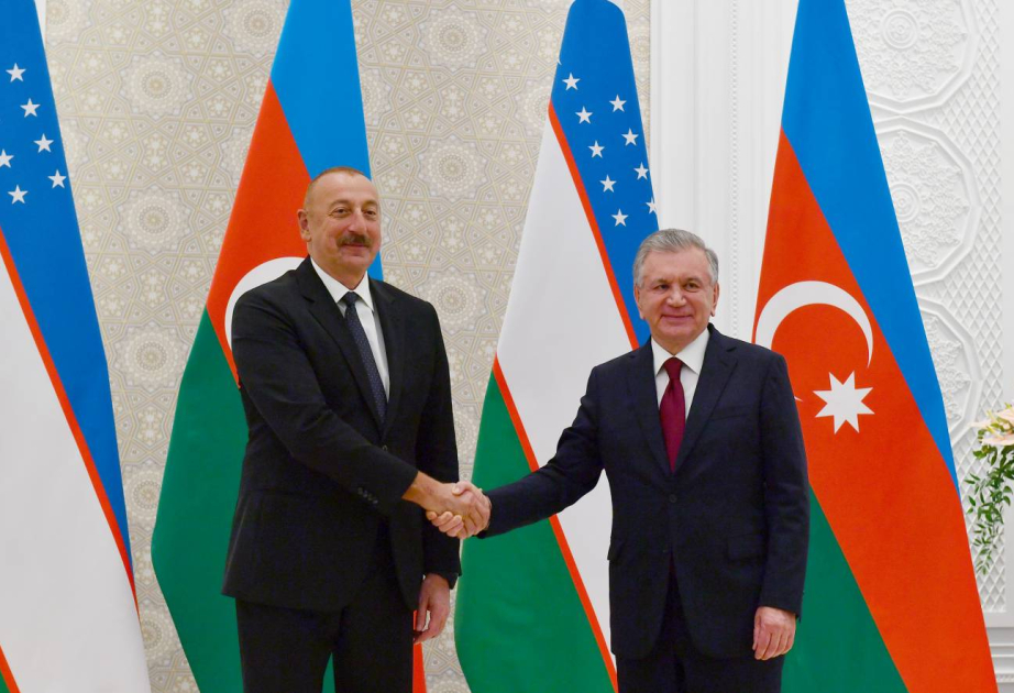 İlham Əliyev Mirziyoyevi TƏBRİK ETDİ