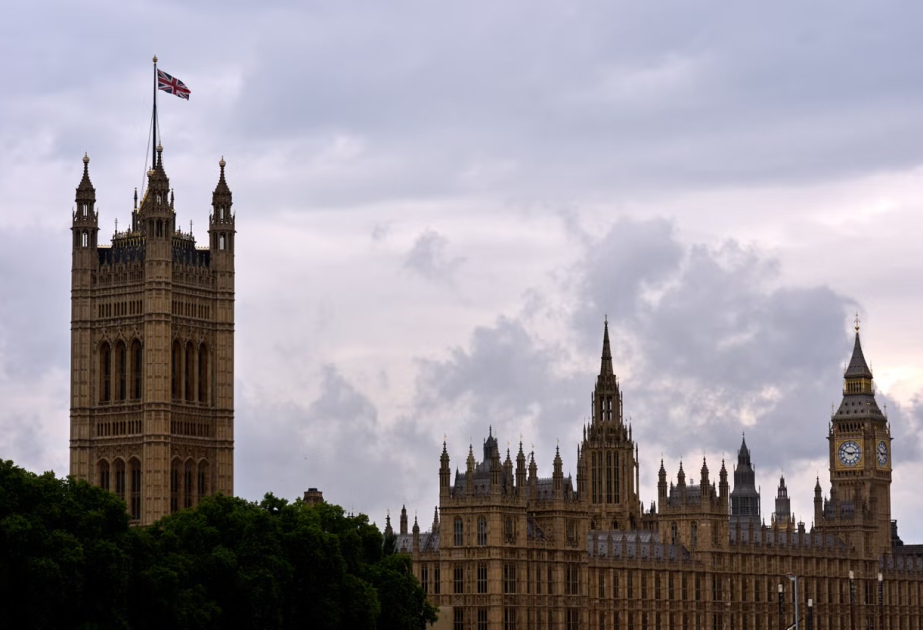 Britaniya parlamentində etiraz
