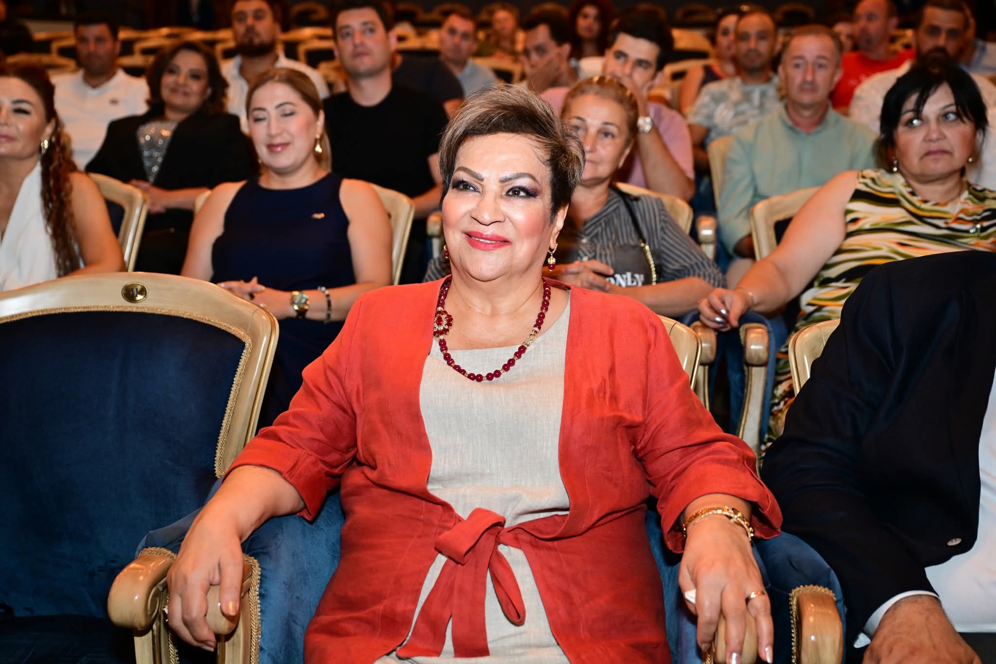 Afaq Bəşirqızına “Şərəf” ordeni təqdim olundu