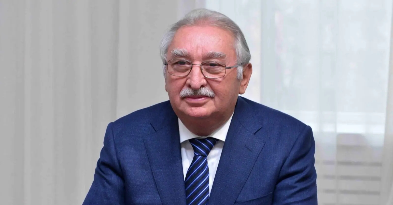 İşə çıxmıram, universiteti uşaqlar idarə edirlər - REKTOR
