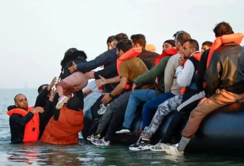 Britaniya qanunsuz miqrantları hərbi bazalarda yerləşdirəcək