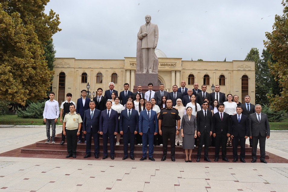 Samuxda yüksək balla qəbul olan olan tələbələrlə görüş keçirildi - FOTO
