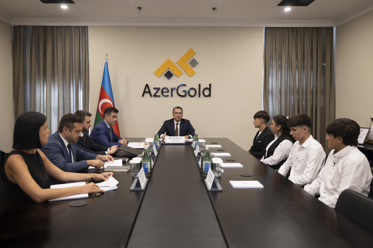 Zakir İbrahimov “Gələcəyin mədənçisi” təhsil layihəsinin iştirakçıları ilə görüşdü