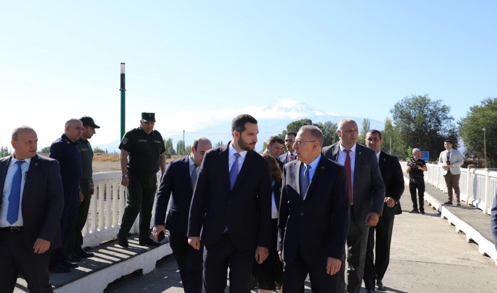 Turkey - Armenia borders at any moment can be opened