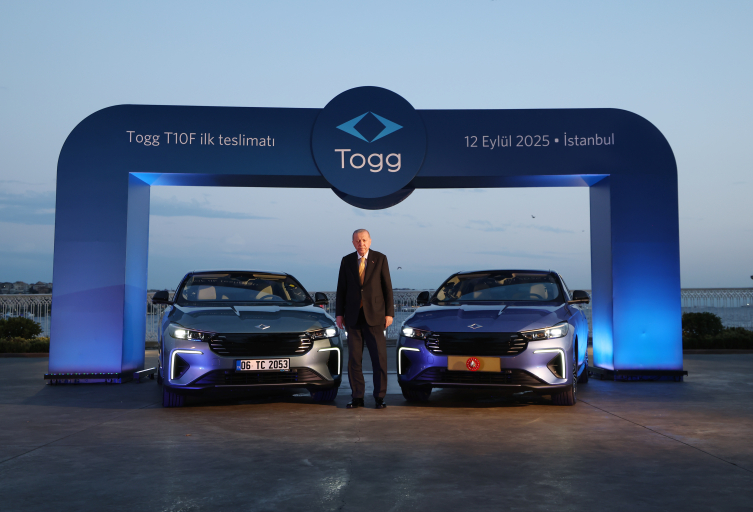 “Togg”un yeni modeli Ərdoğana təqdim olundu