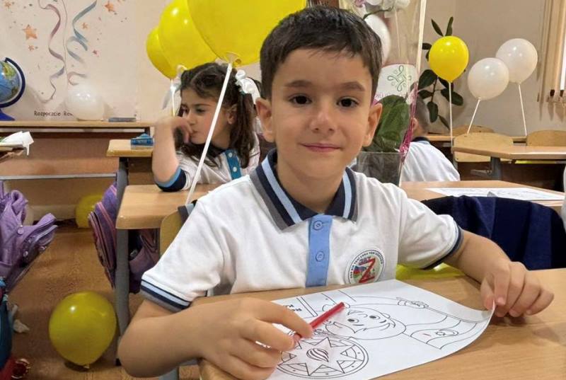 Onlar da övladlarını 1-ci sinfə yola saldılar - FOTOLAR