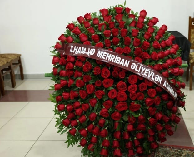 Prezident və Birinci xanım xalq artistinin vida mərasiminə əklil göndərdilər