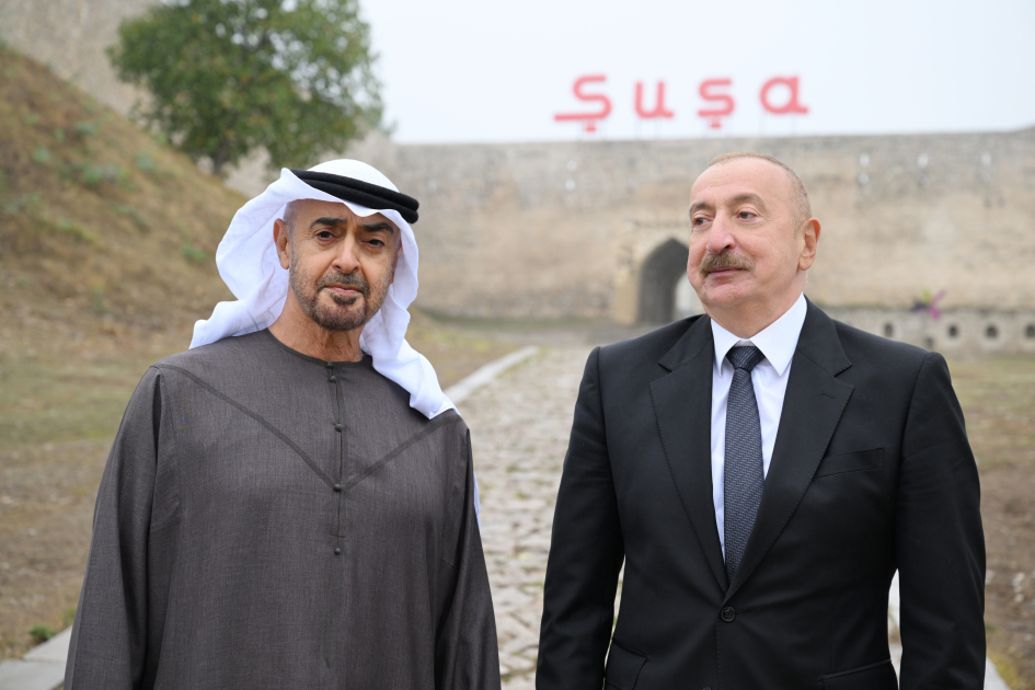 Prezidentlər Şuşa qalasının önündə foto çəkdirdilər