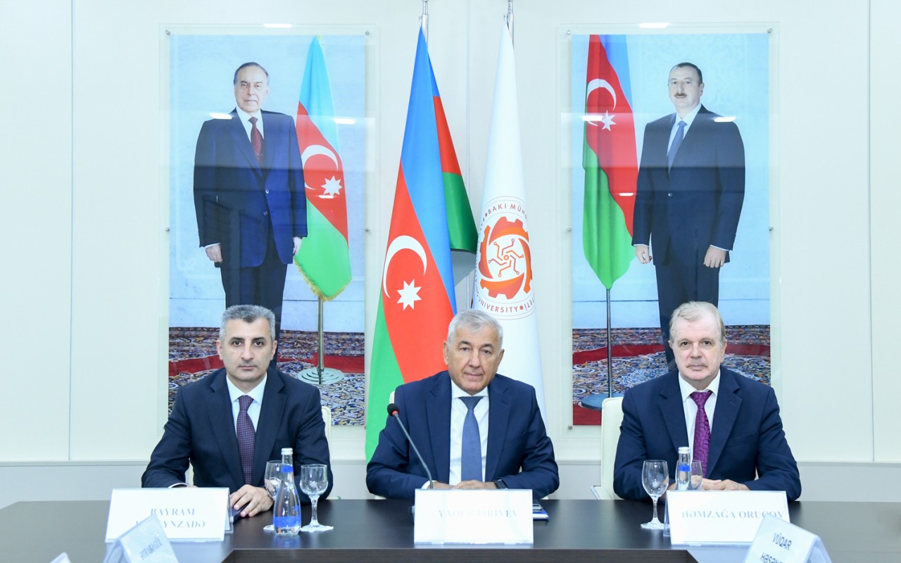 Rektor yüksək balla BMU-ya qəbul olan tələbələrlə görüşdü - FOTOLAR