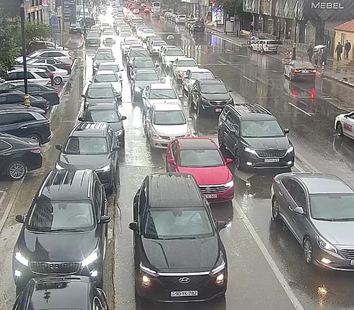 21 küçədə tıxac var - SİYAHI