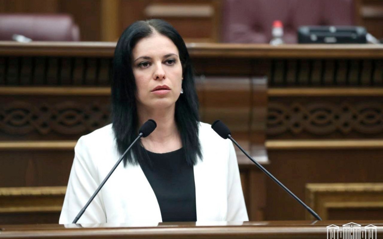 Ermənistanda deputat istefa verdi