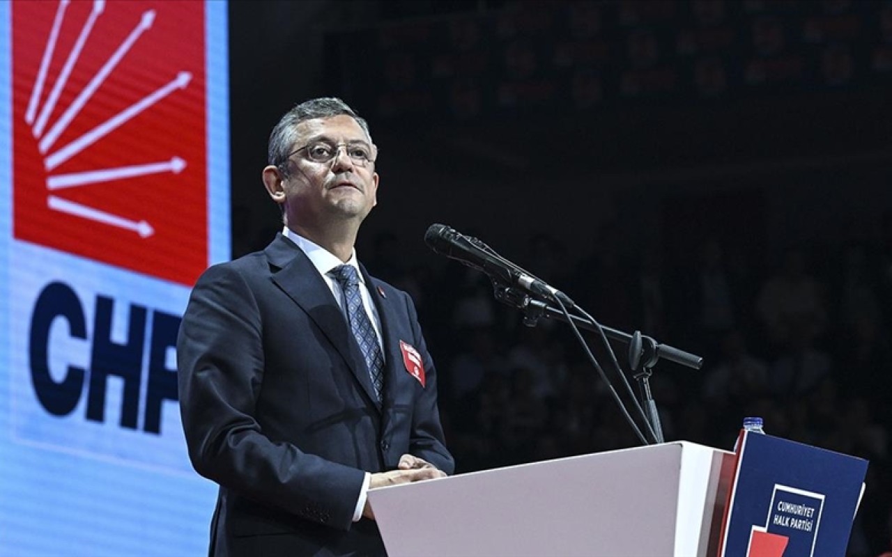 Özgür Özel yenidən CHP sədri seçildi