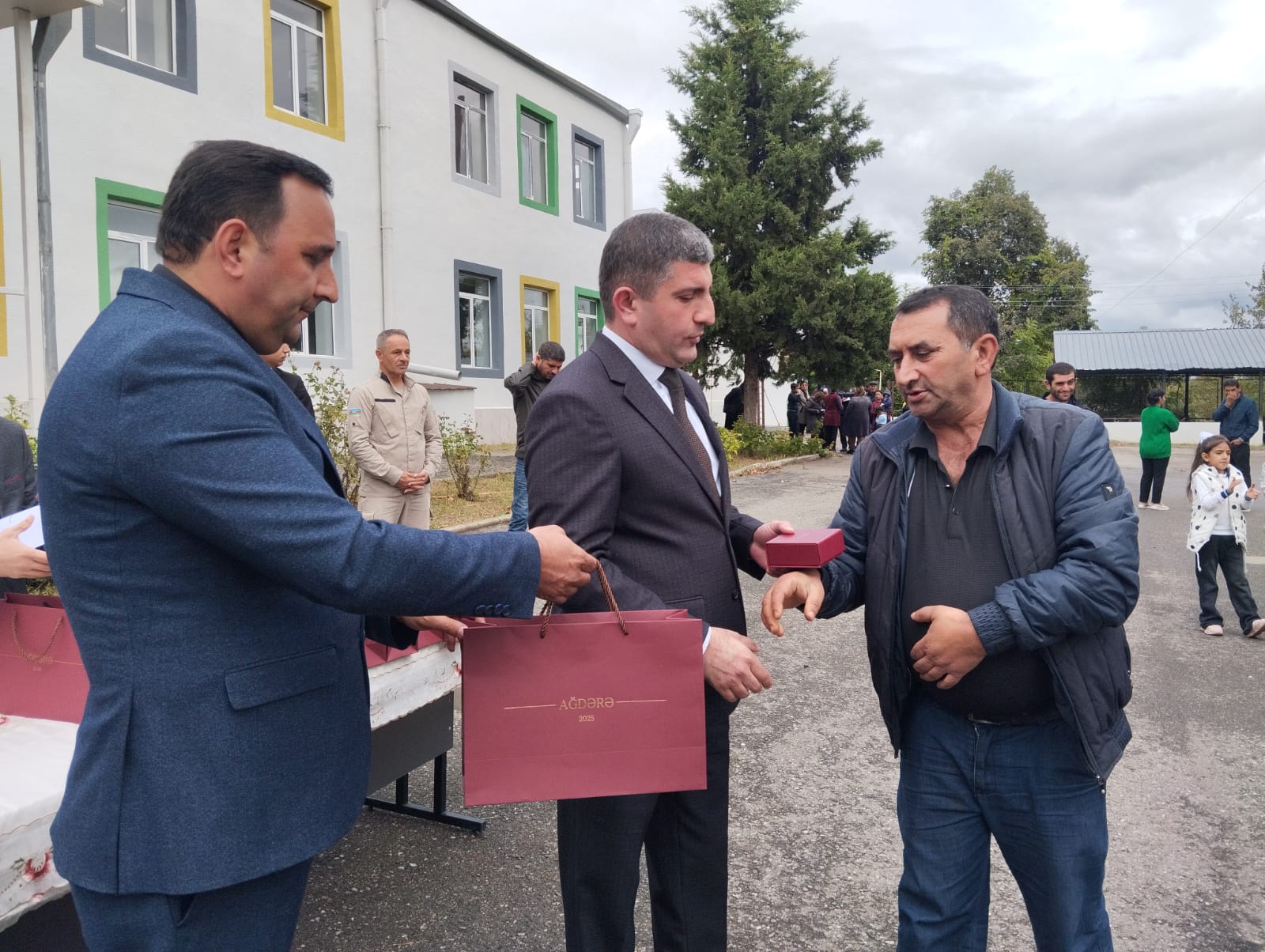 Həsənriz kəndinə köçənlərə mənzillərin açarları təqdim edildi - FOTO