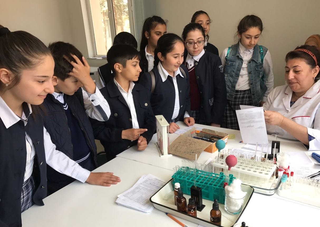 Laboratoriyası olmayan məktəblərdə laborantlar işdən çıxarılır?