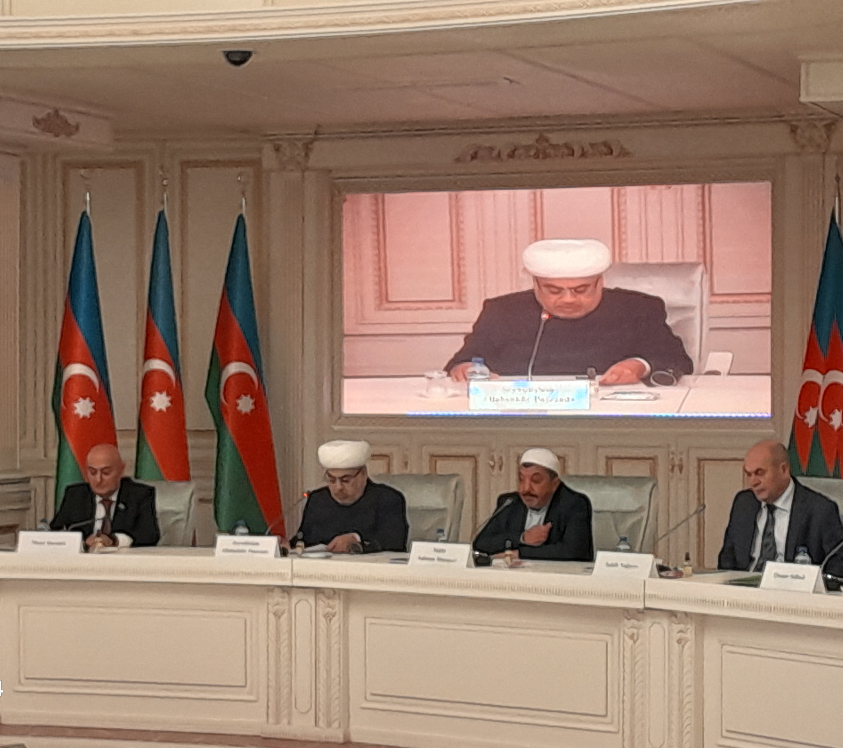 Qəlbimiz Azərbaycan əsgəri ilə birgə döyünür