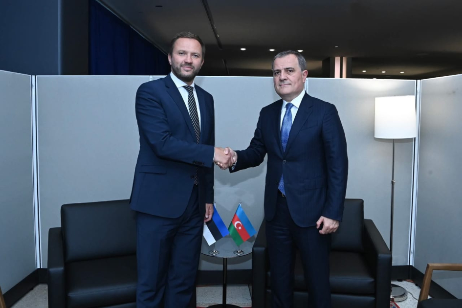 Ceyhun Bayramov həmkarı ilə danışıqlar apardı