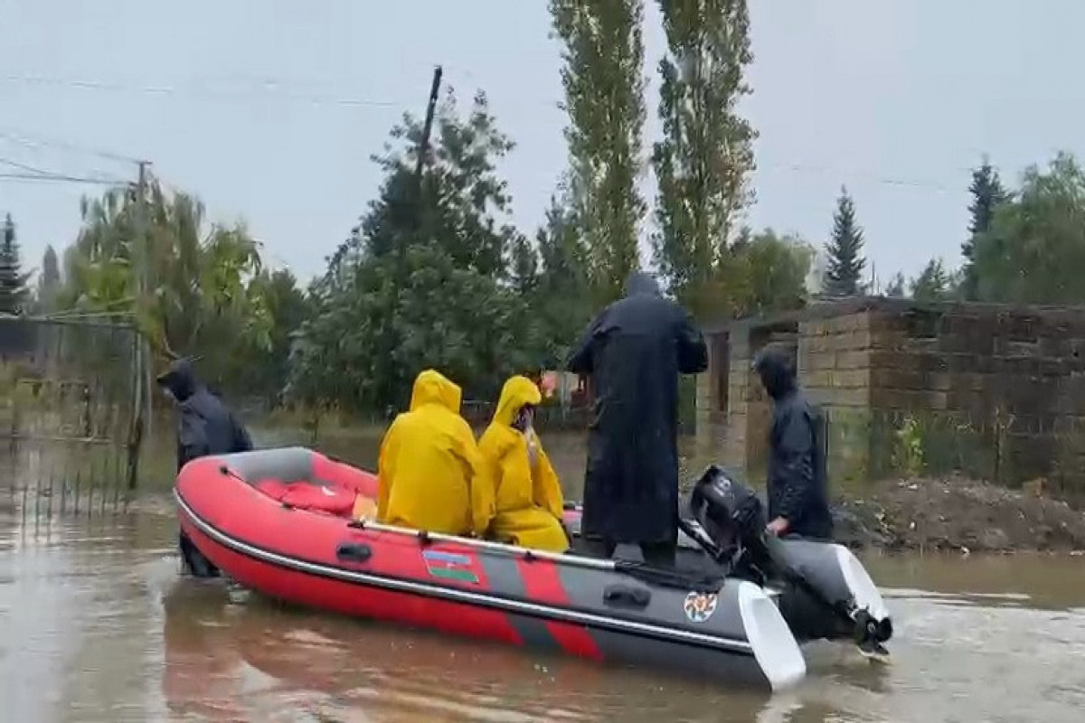 Astarada Ərçivan qəsəbəsini su basdı - Vətəndaşlar təxliyə edildi