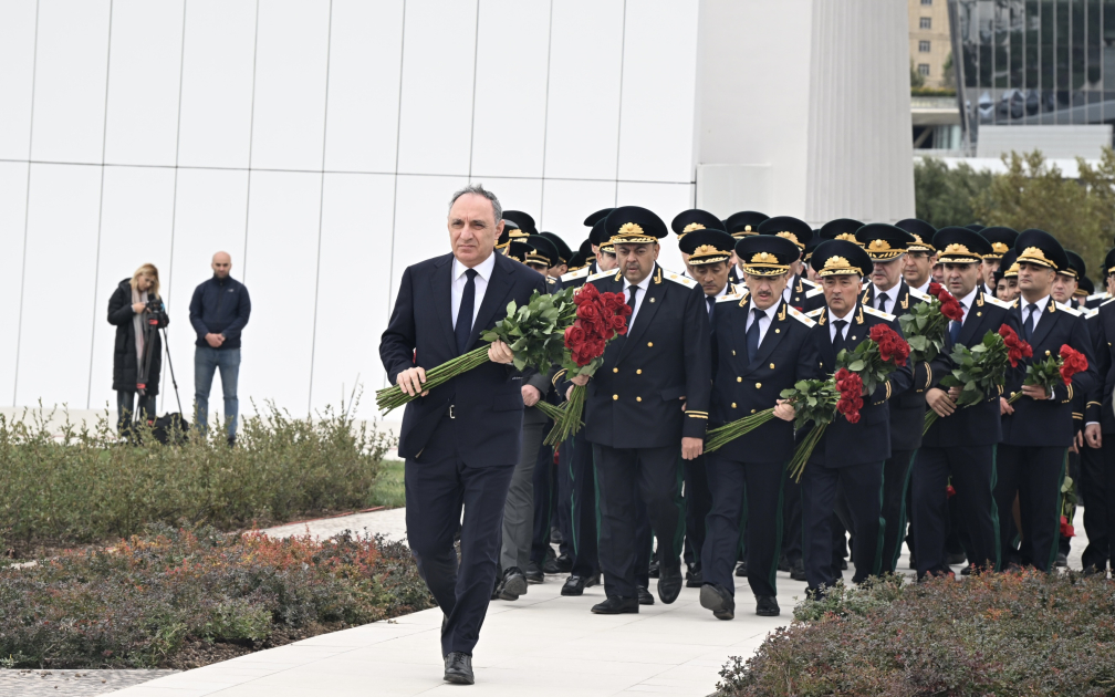 Baş Prokurorluğun rəhbərliyi Zəfər parkında - FOTOLAR