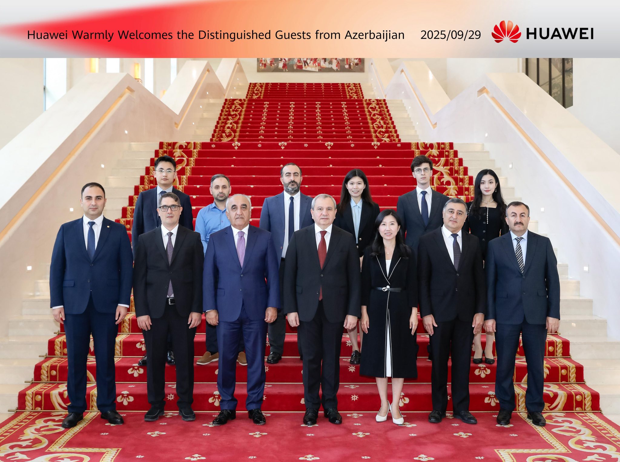 UNEC rektoru Çində “Huawei” ilə əməkdaşlıq imkanlarını müzakirə etdi