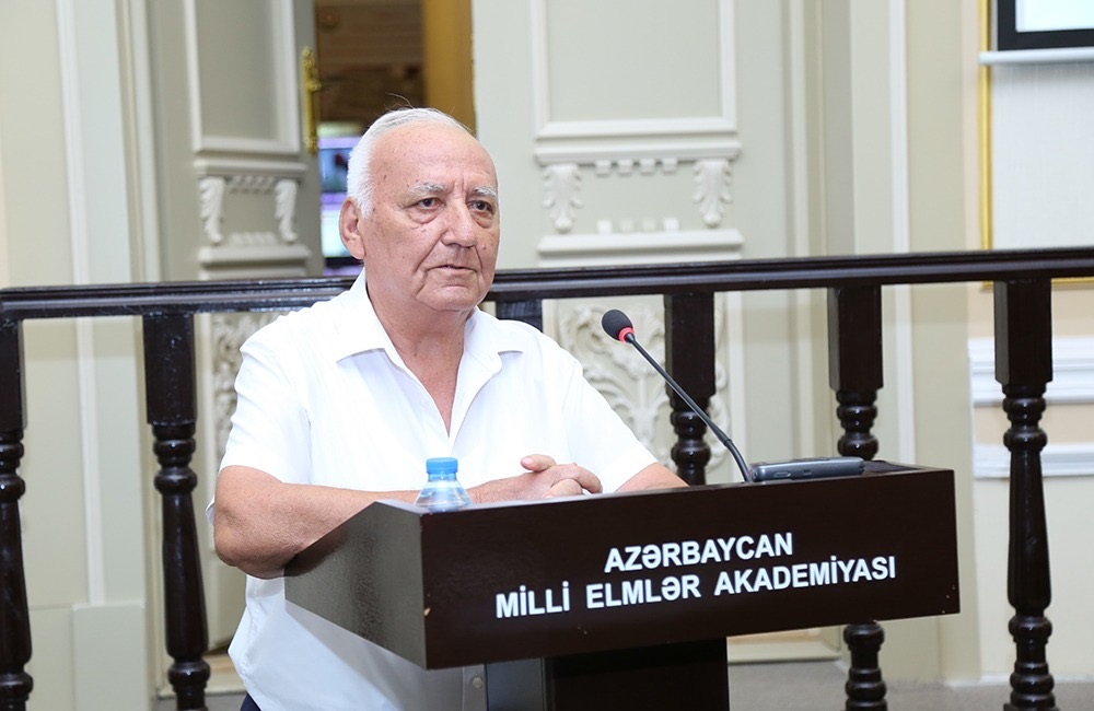 Yaqub Mahmudovun iki yetirməsi eyni gündə fəlsəfə doktoru oldu