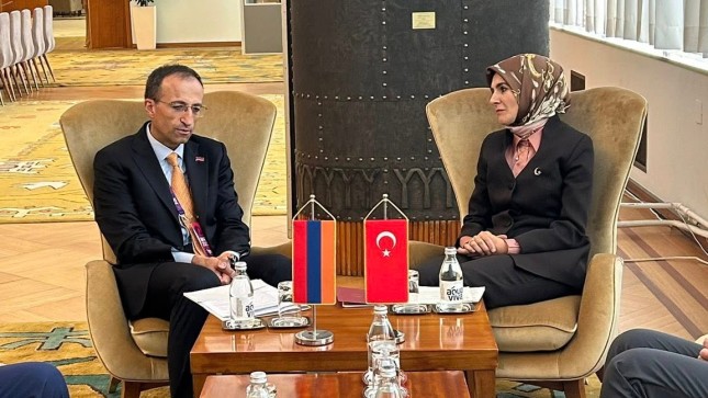 Ermənstan və Türkiyə nazirləri görüşdülər