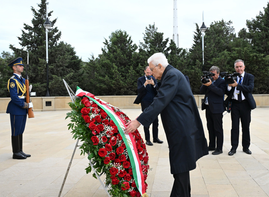 İtaliya Prezidenti Şəhidlər xiyabanını ziyarət etdi