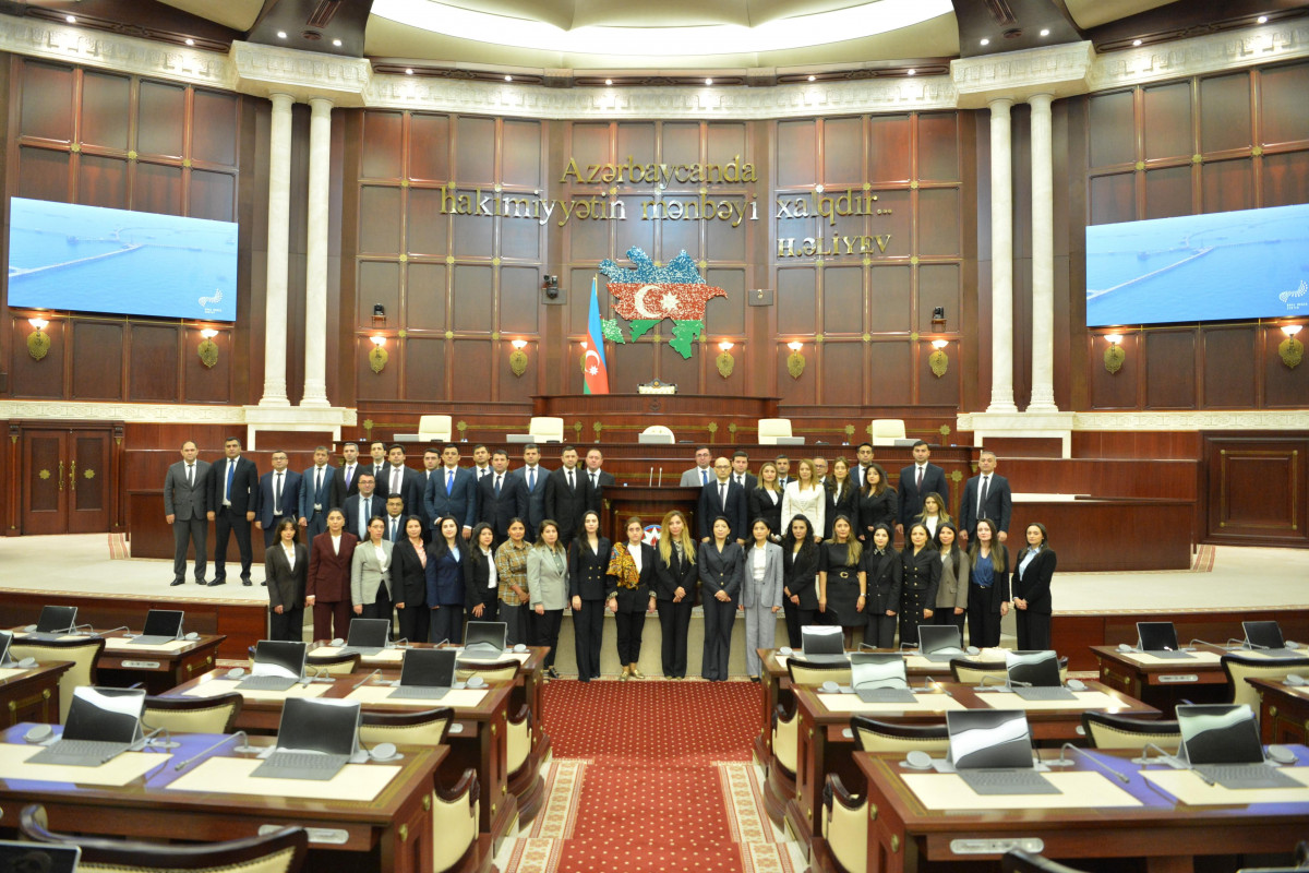 Milli Məclisdə hakimliyə namizədlərlə görüş keçirildi