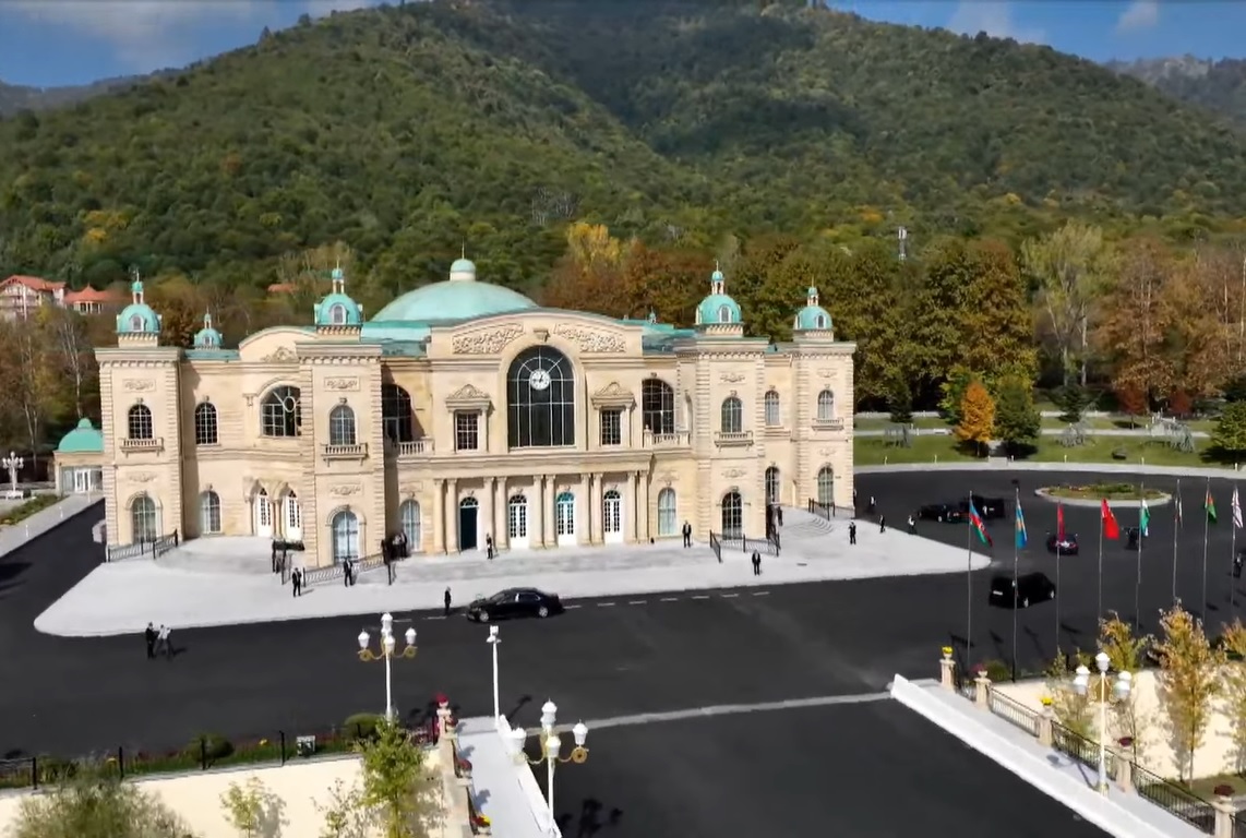Qəbələdə liderlərin toplantısı bu mərkəzdə keçirilir - FOTOLAR