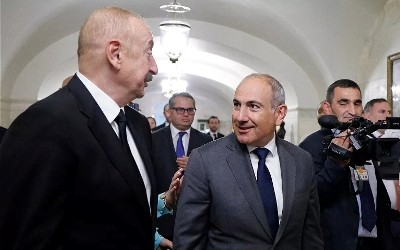İlham Əliyevlə Paşinyan arasında səmimi söhbət olub