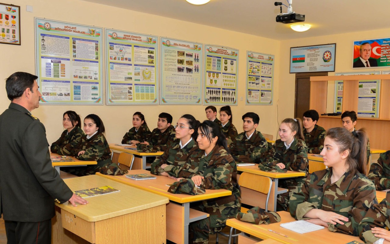 Məktəblərdə çağırışaqədərki hazırlıq rəhbəri vəzifəsi üzrə müsahibə keçirilir